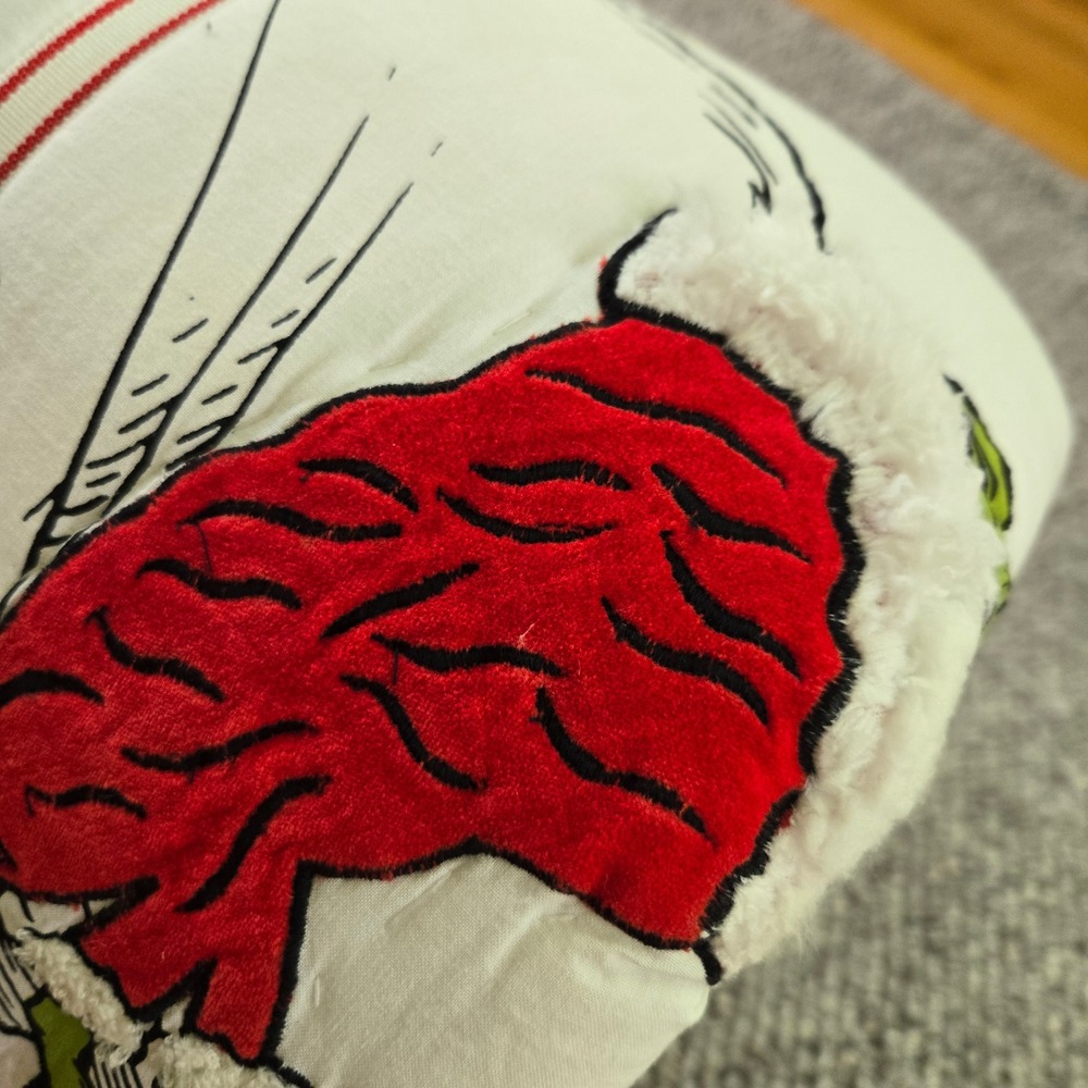 Pottery Barn Kids Dr Seuss The Grinch Quilt Full Queen Cindy Lou Christmas NEW - Picture 3 of 11